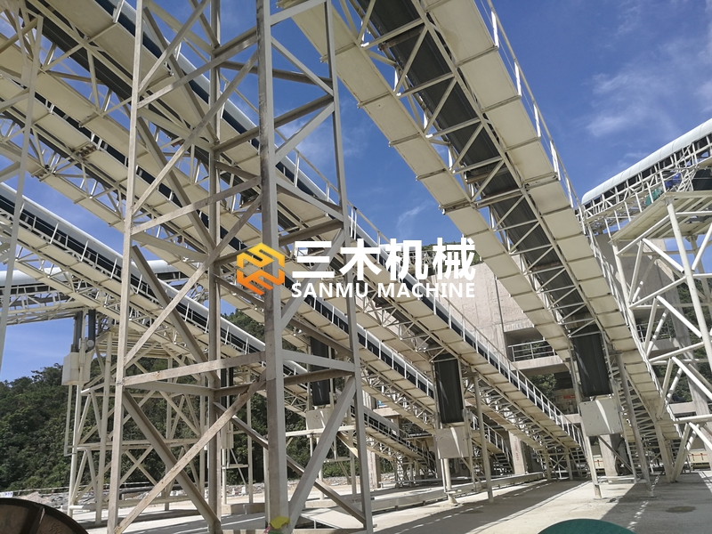 我公司為某砂石生產(chǎn)線(xiàn)量身制作篩分輸送設(shè)備